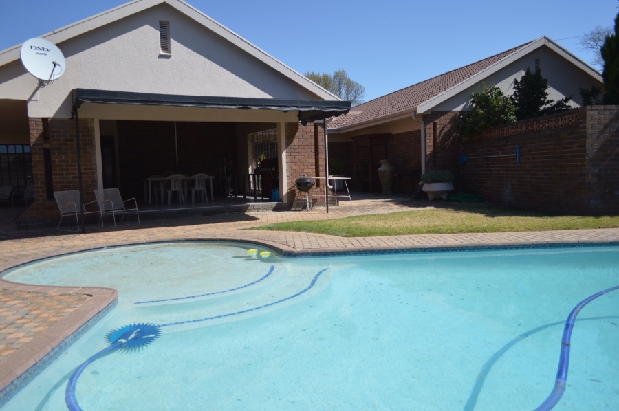 5 Bedroom Property for Sale in Wilkoppies North West